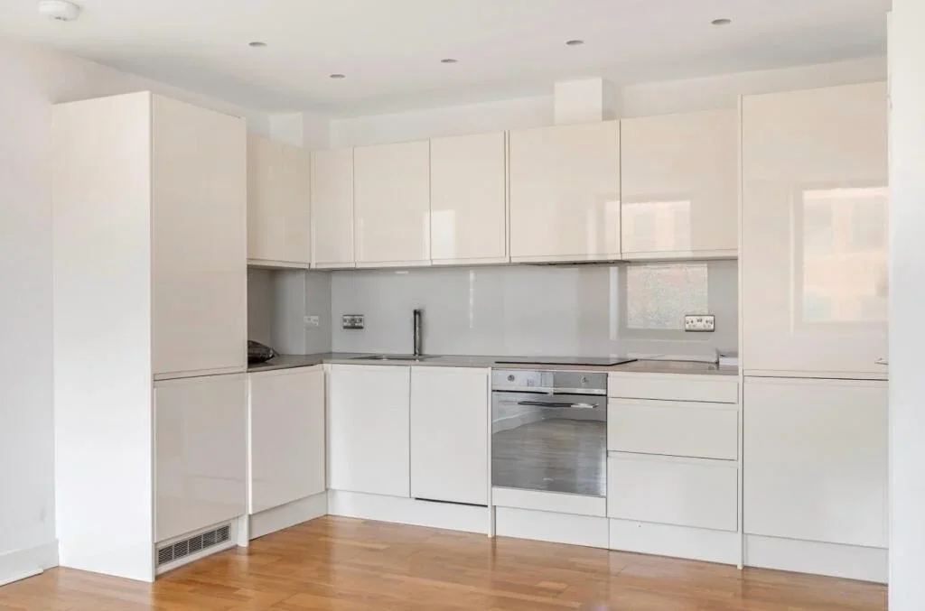 Flat Carshalton Road in Greater London