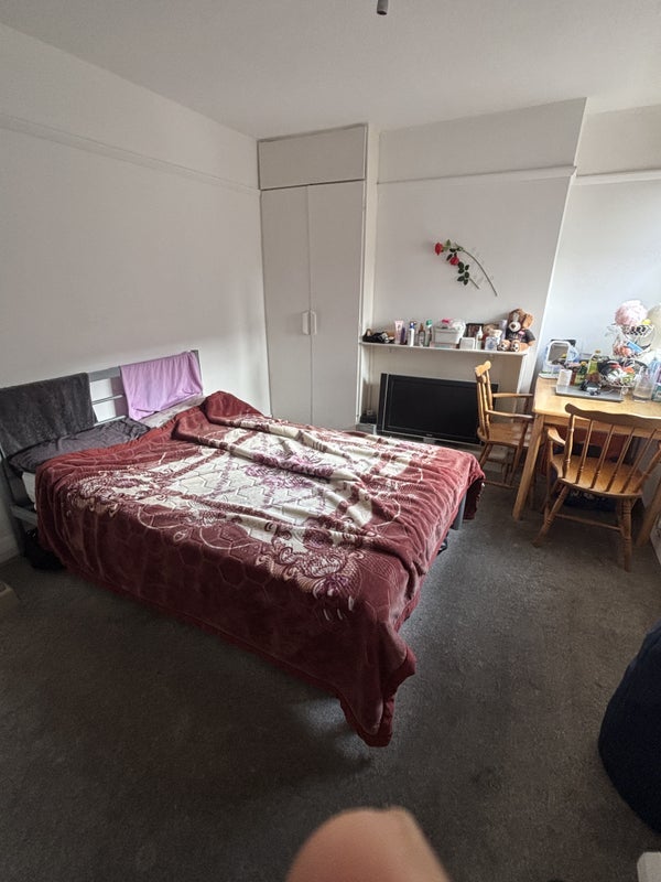 Room High Street in Greater London