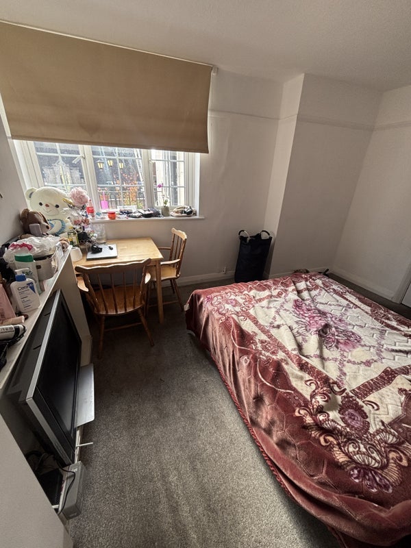 Room High Street in Greater London