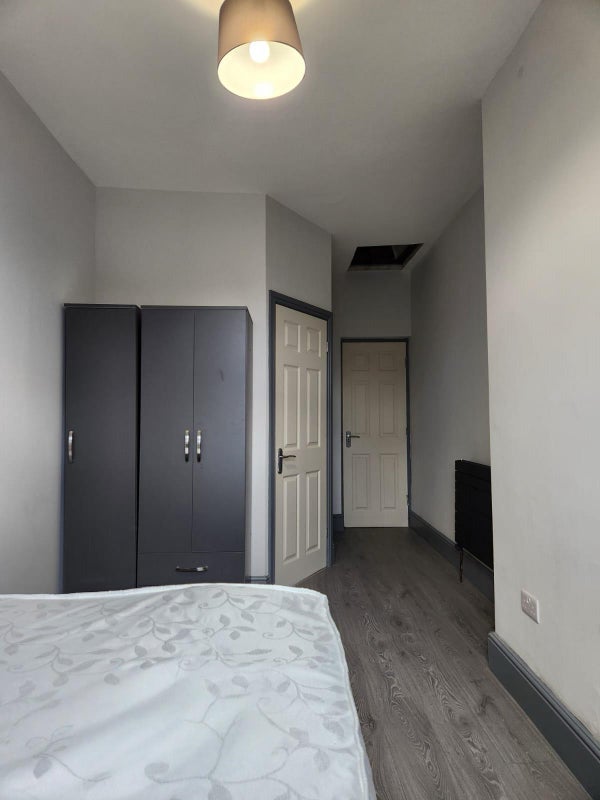 Room Leeds Road in Wakefield