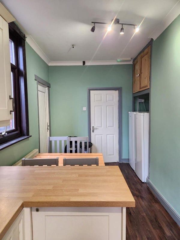 Room Leeds Road in Wakefield