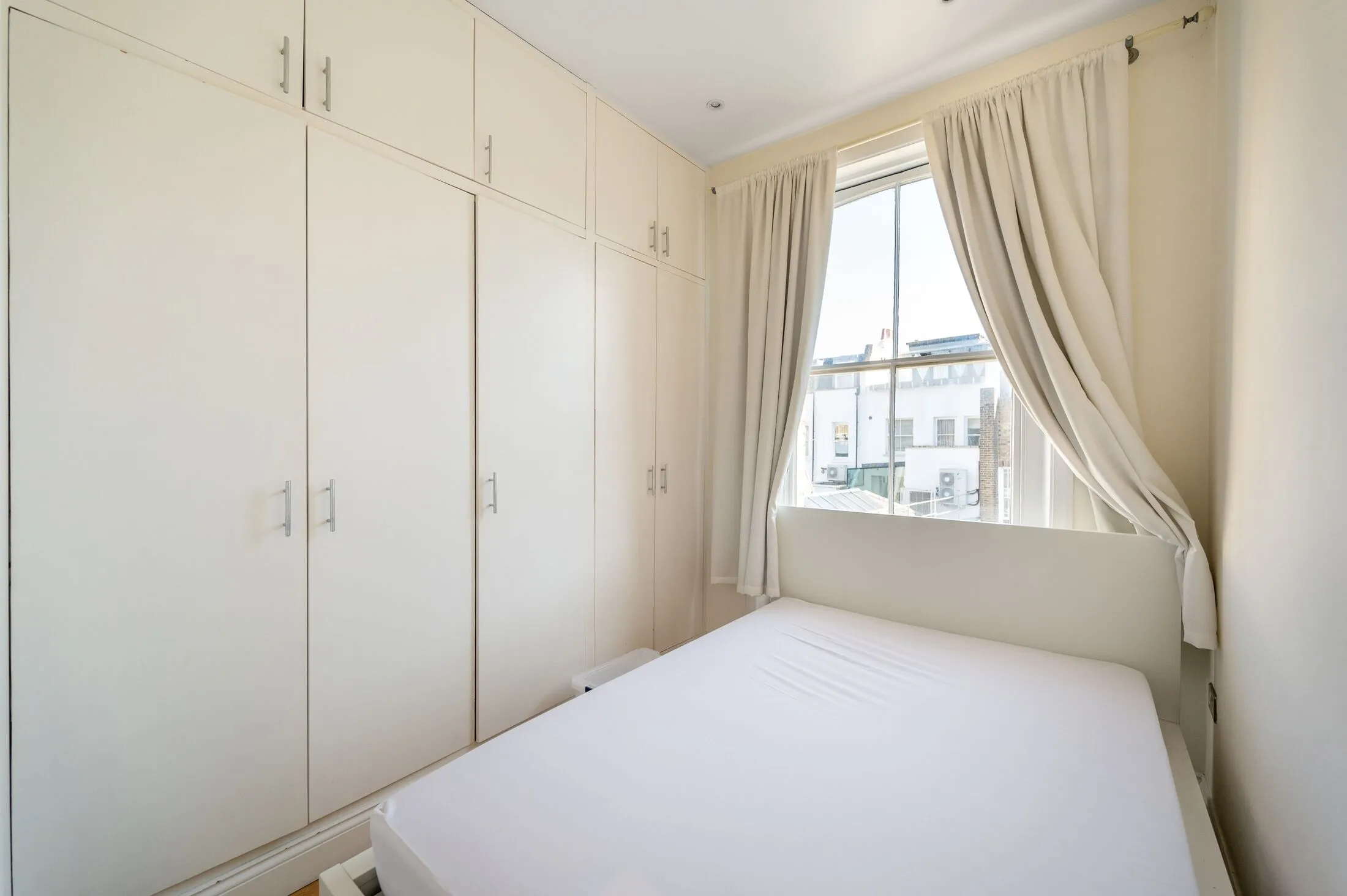 Flat Powis Square in Greater London