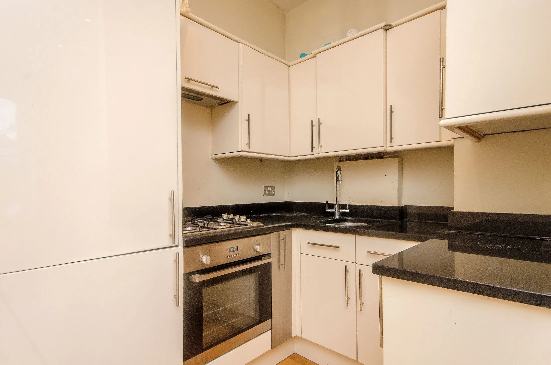 Flat Powis Square in Greater London