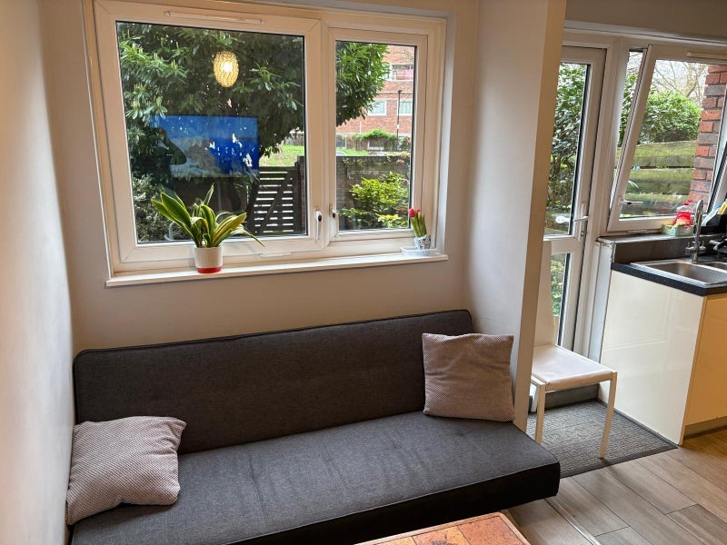 Room Rhodeswell Road in Greater London