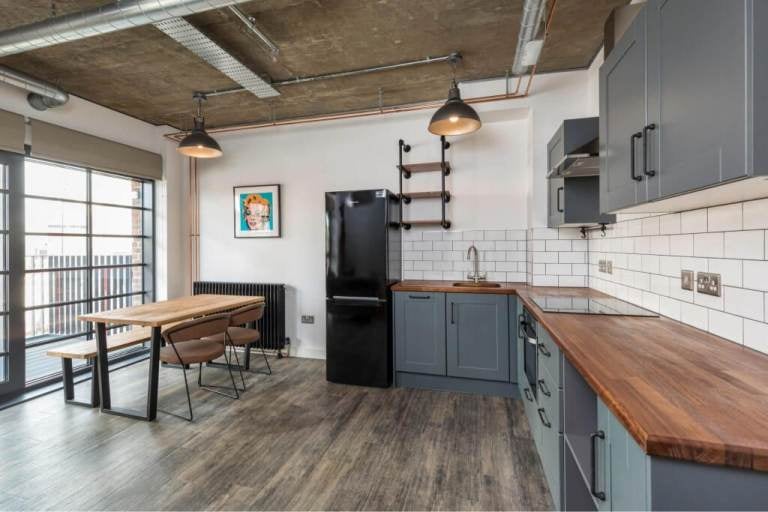 Room Whitechapel Road in Greater London