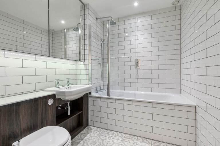 Room Whitechapel Road in Greater London