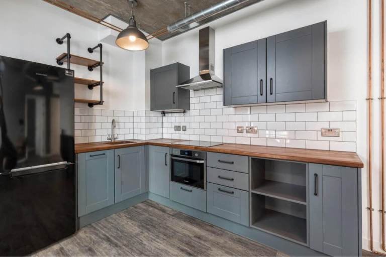 Room Whitechapel Road in Greater London