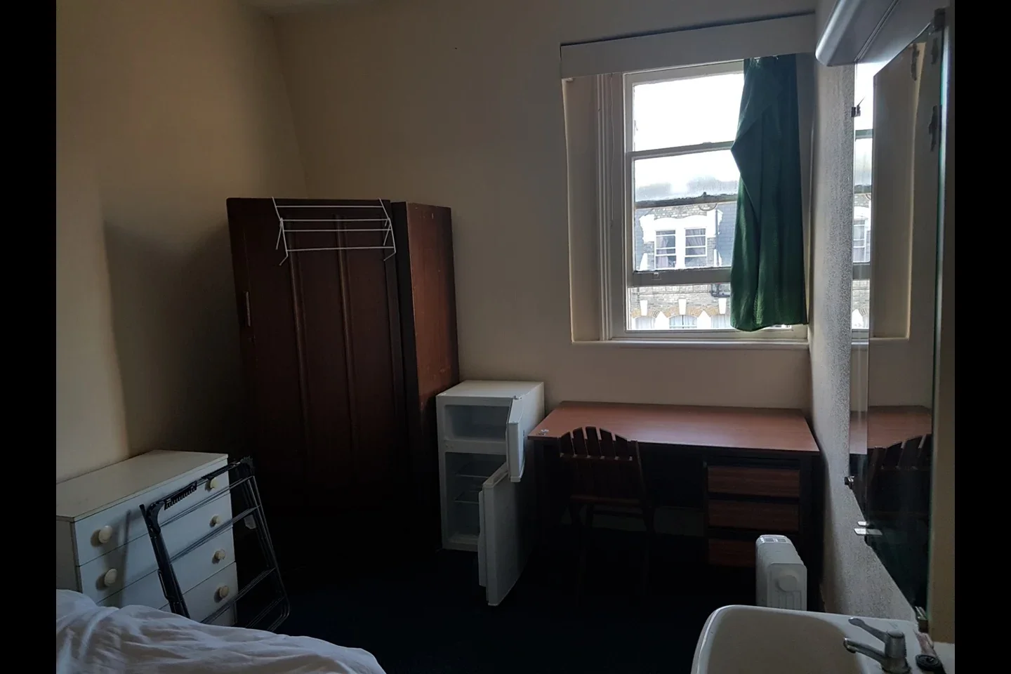 Room Hammersmith Road in Greater London