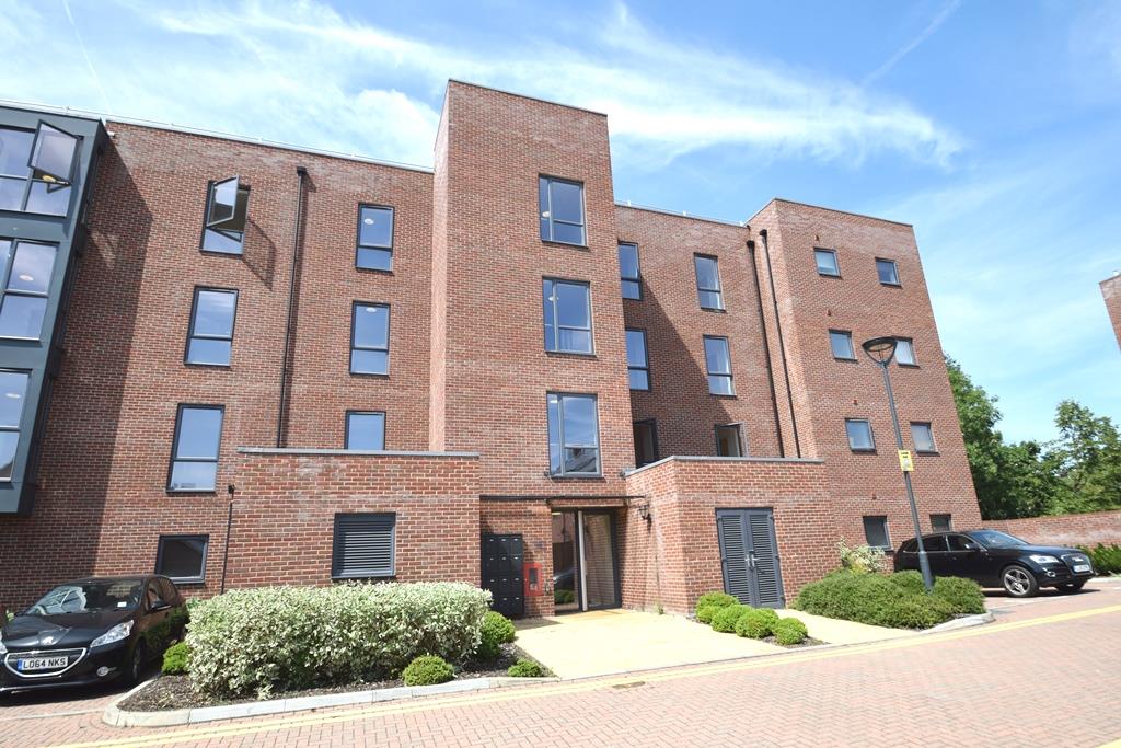 Flat Brand Avenue in Greater London