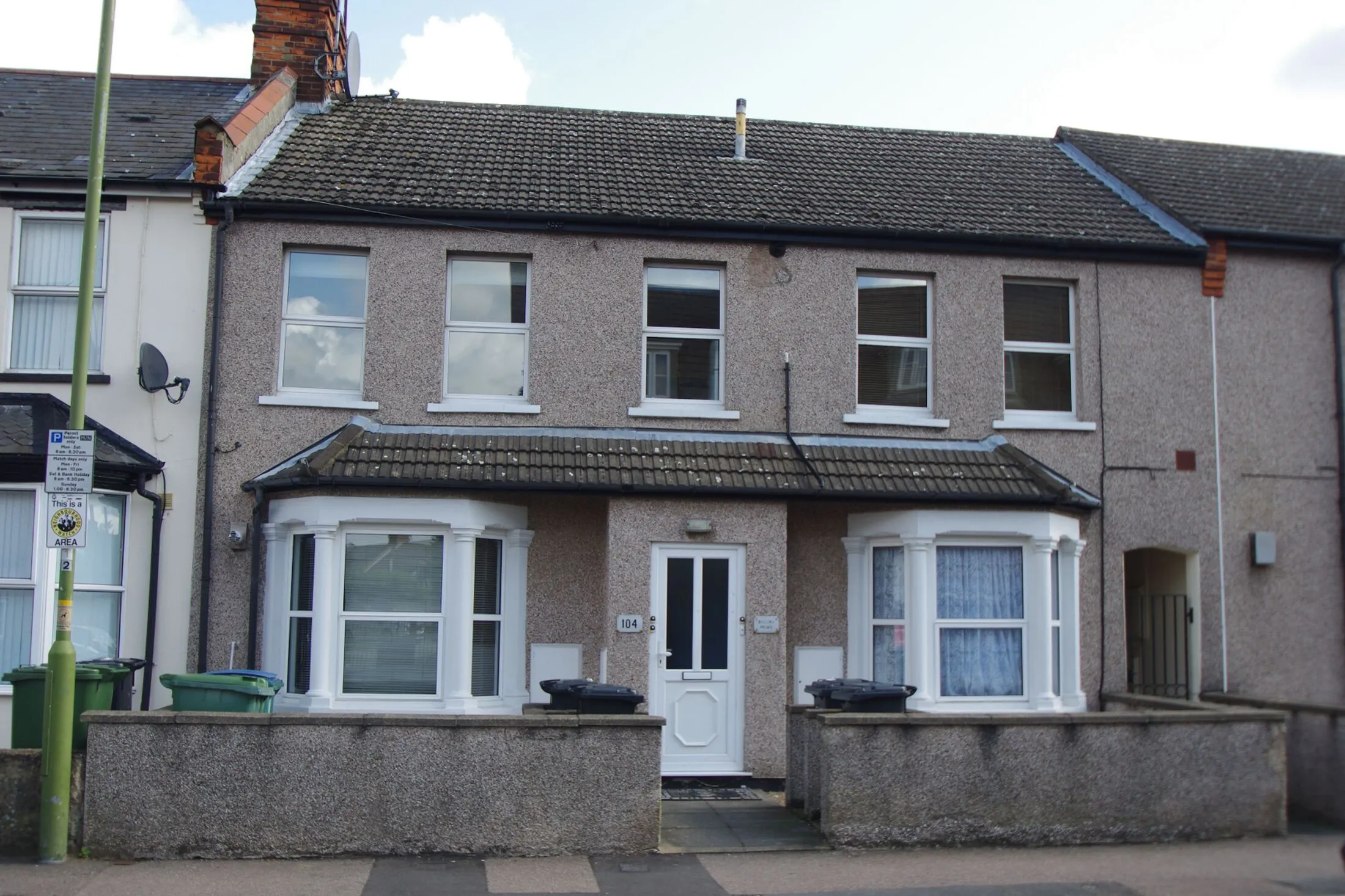 Flat Kings Avenue in Watford