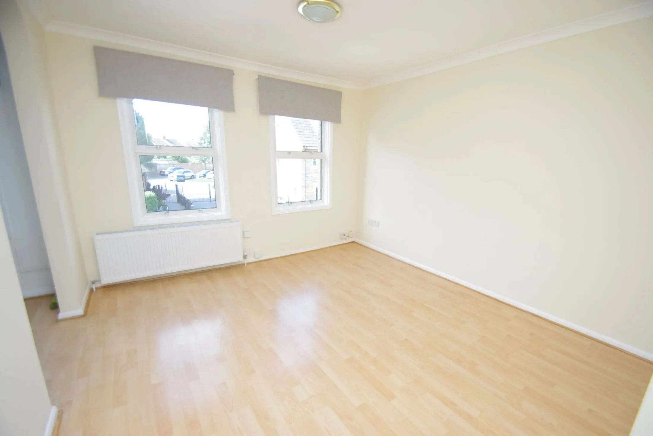 Flat Kings Avenue in Watford