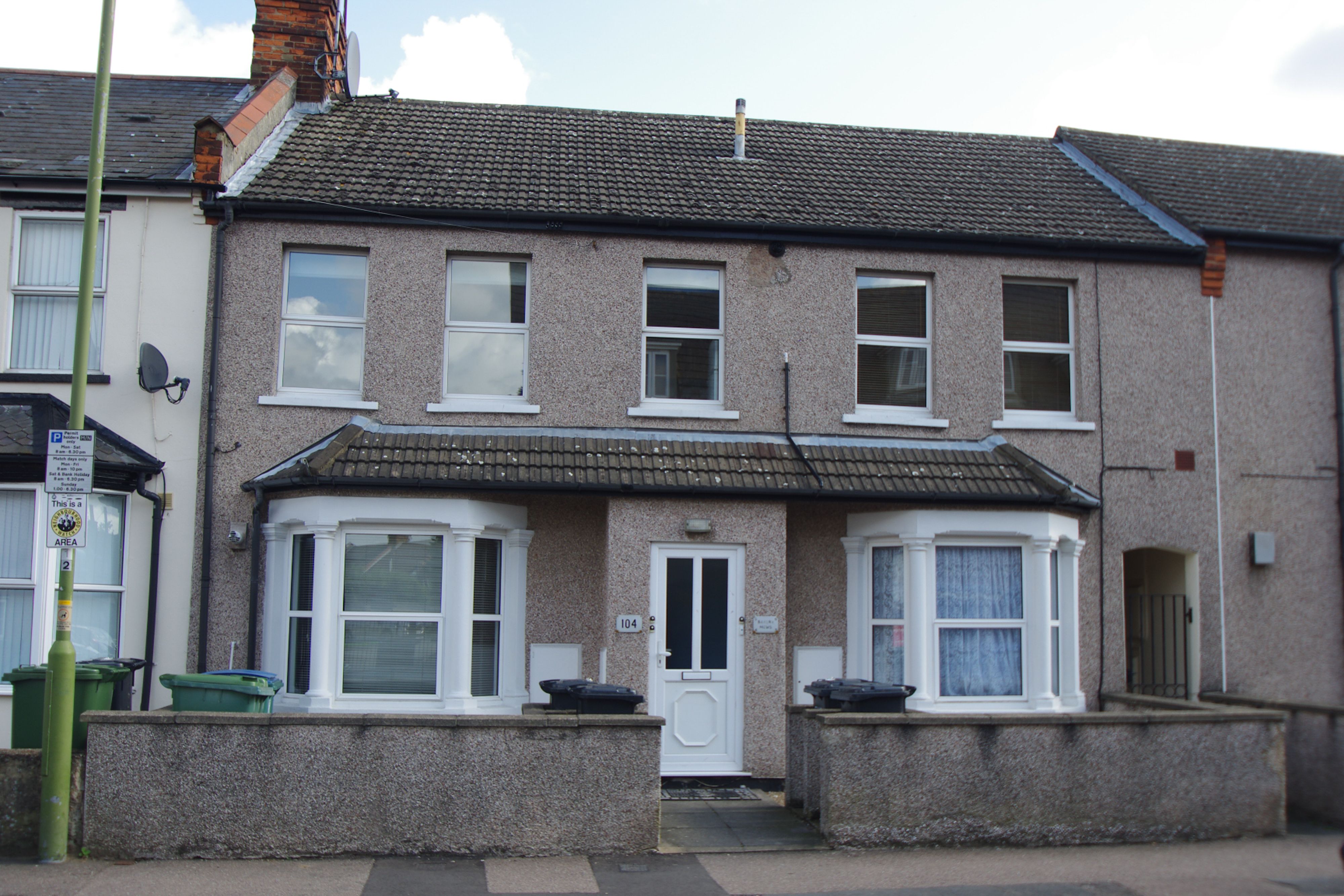 Flat Kings Avenue in Watford