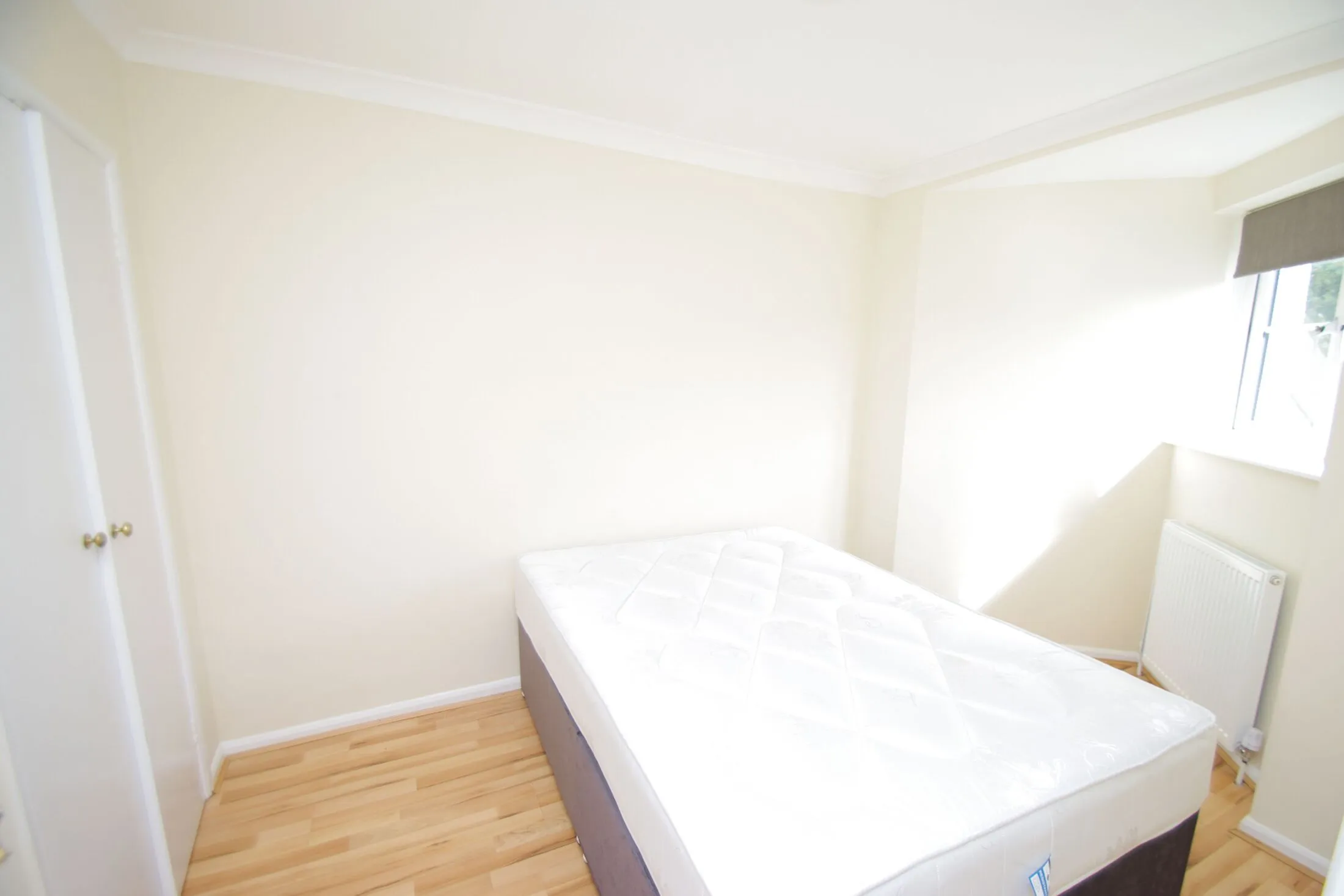 Flat Kings Avenue in Watford