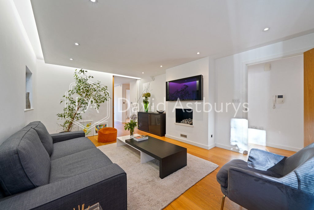 Flat Sloane Mews in Greater London