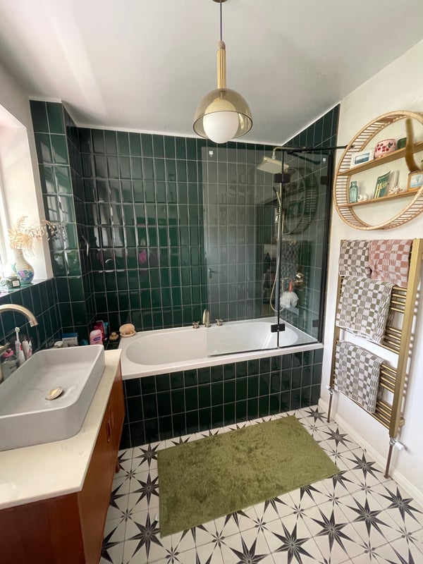 Room Kingswood Road in Greater London