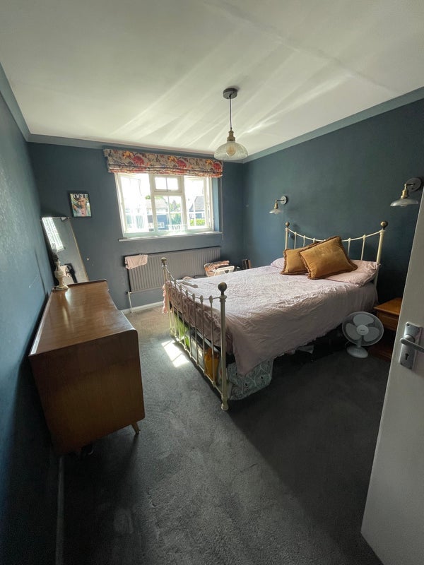 Room Kingswood Road in Greater London