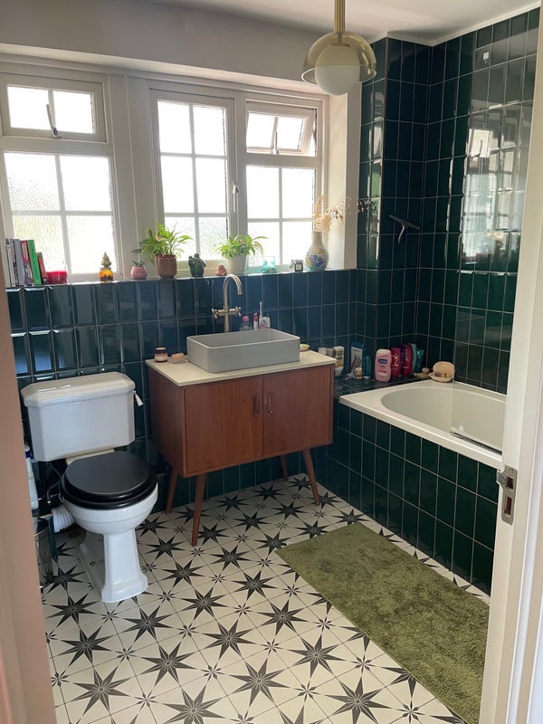 Room Kingswood Road in Greater London