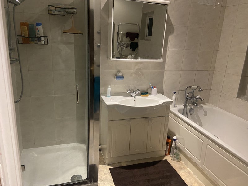 Room Gravel Hill in Greater London