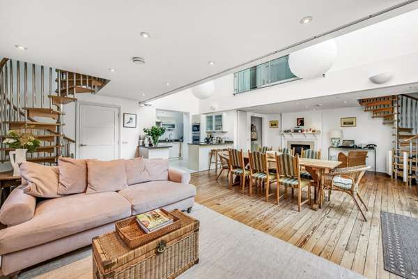 Flat Priory Gardens in Greater London