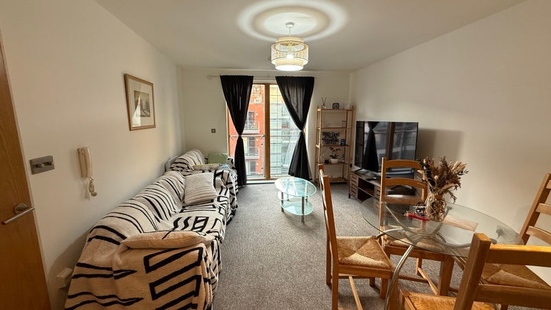 Room Hornbeam Way in Manchester