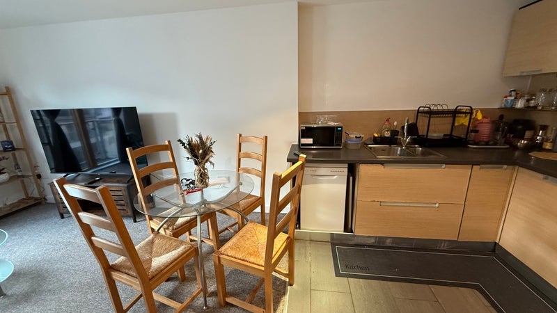Room Hornbeam Way in Manchester