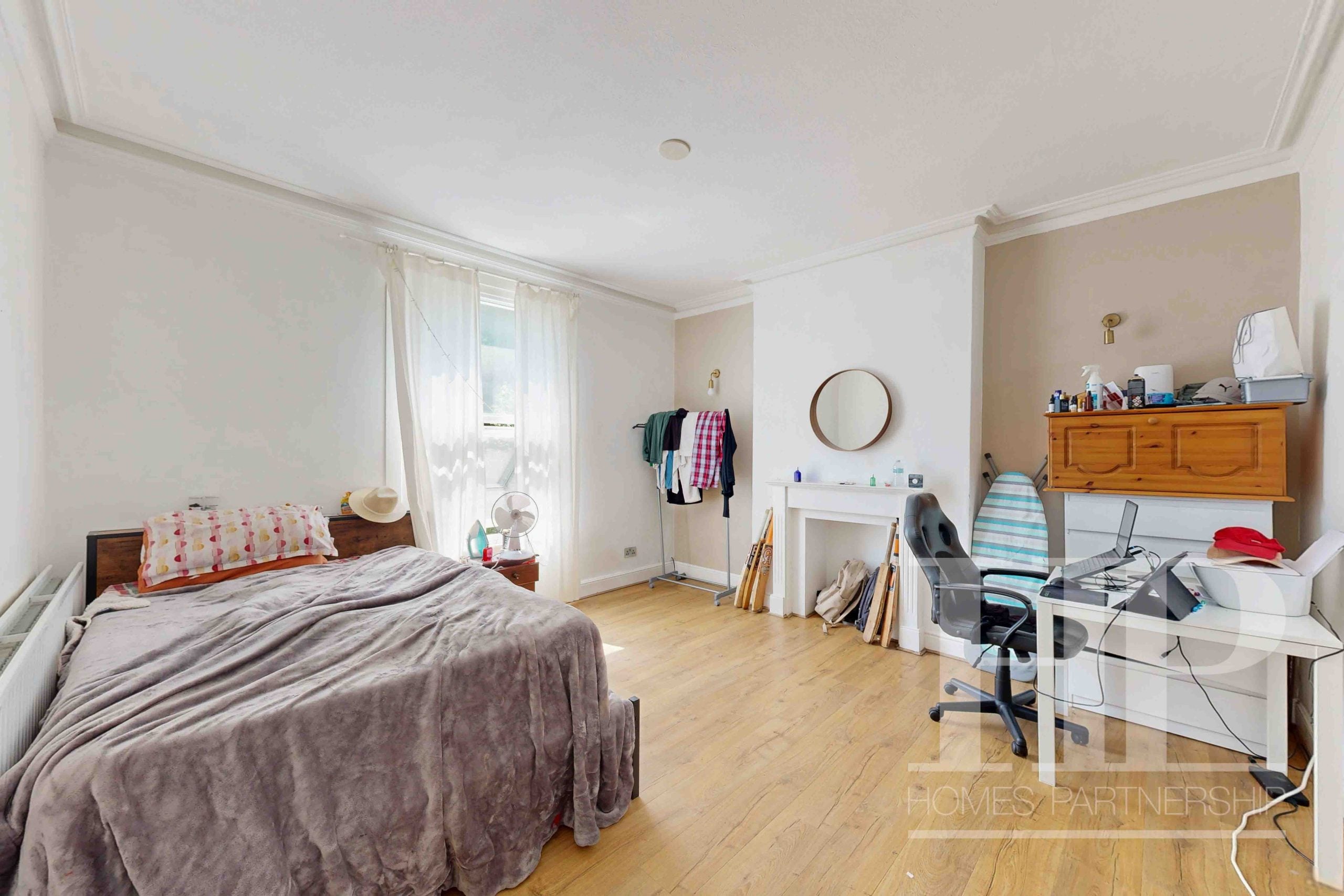 Flat Ridgeway Road in Reigate and Banstead
