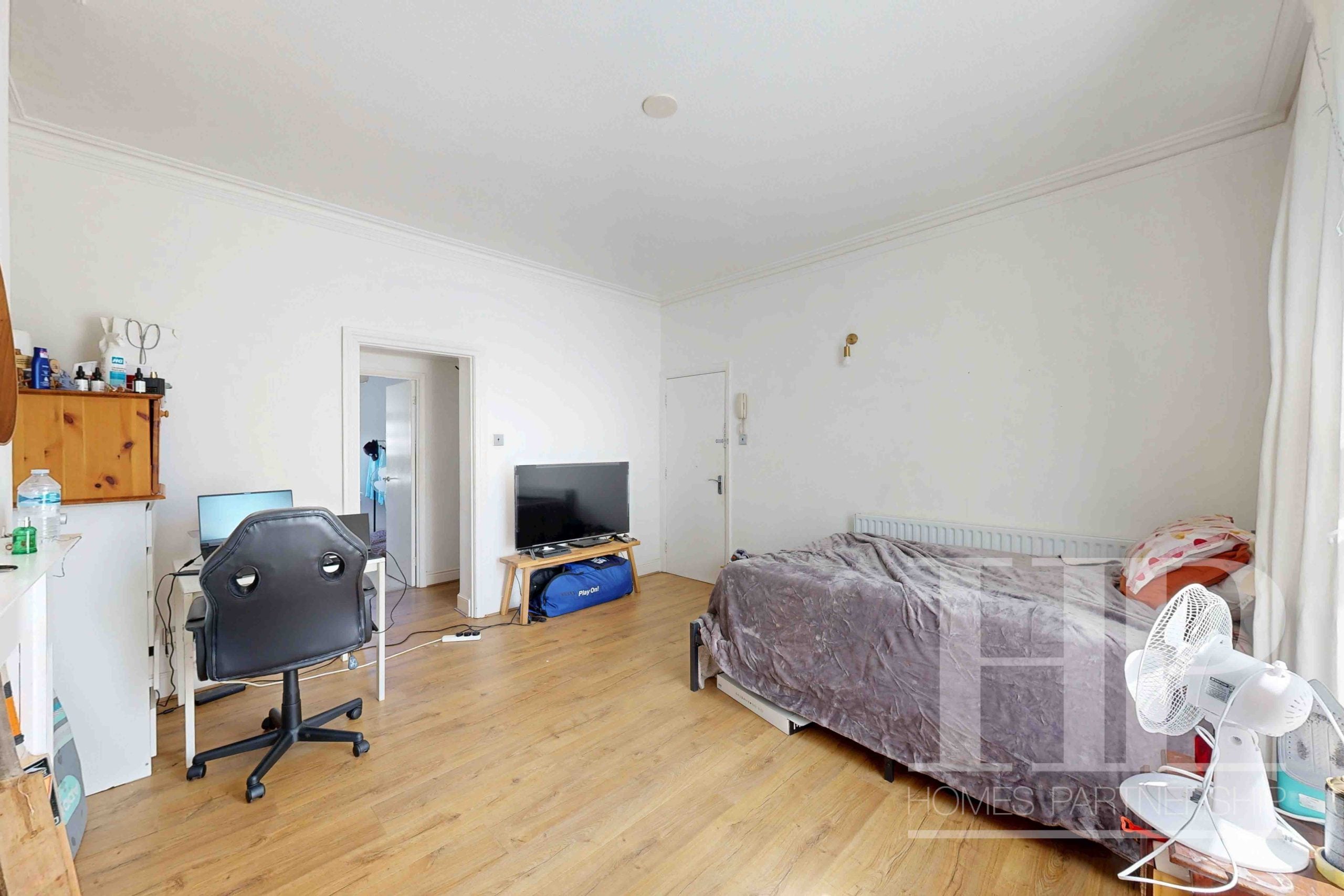 Flat Ridgeway Road in Reigate and Banstead