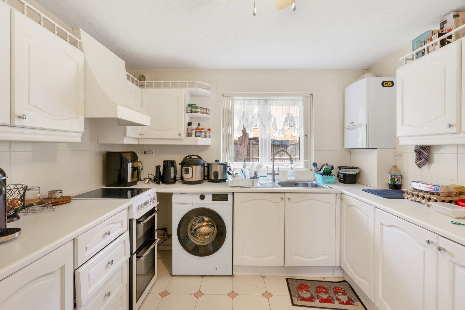 Flat Clark Street in Greater London