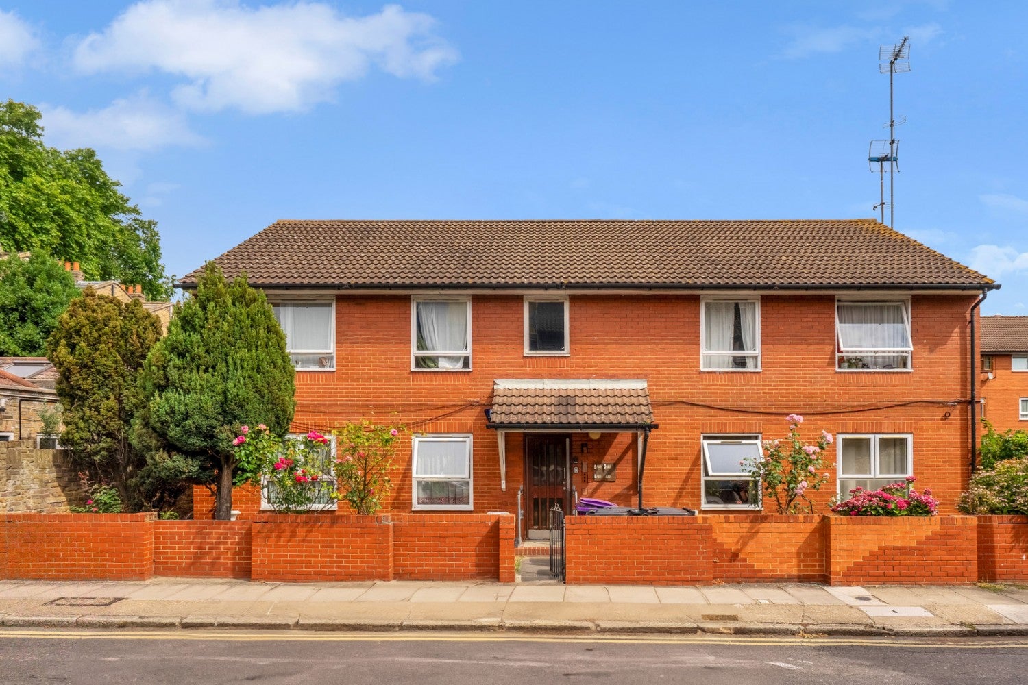 Flat Clark Street in Greater London