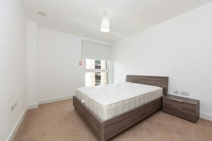 Flat Pell Street in Greater London