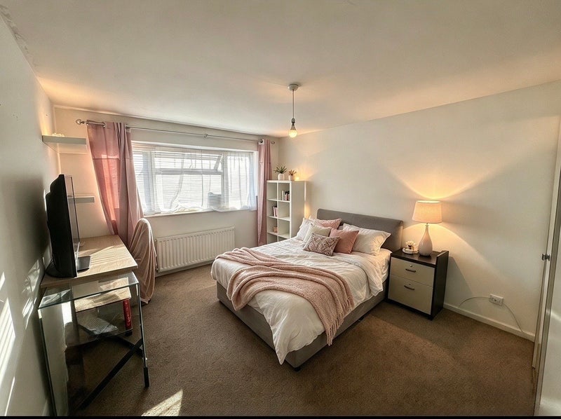 Room Gramer Close in Greater London