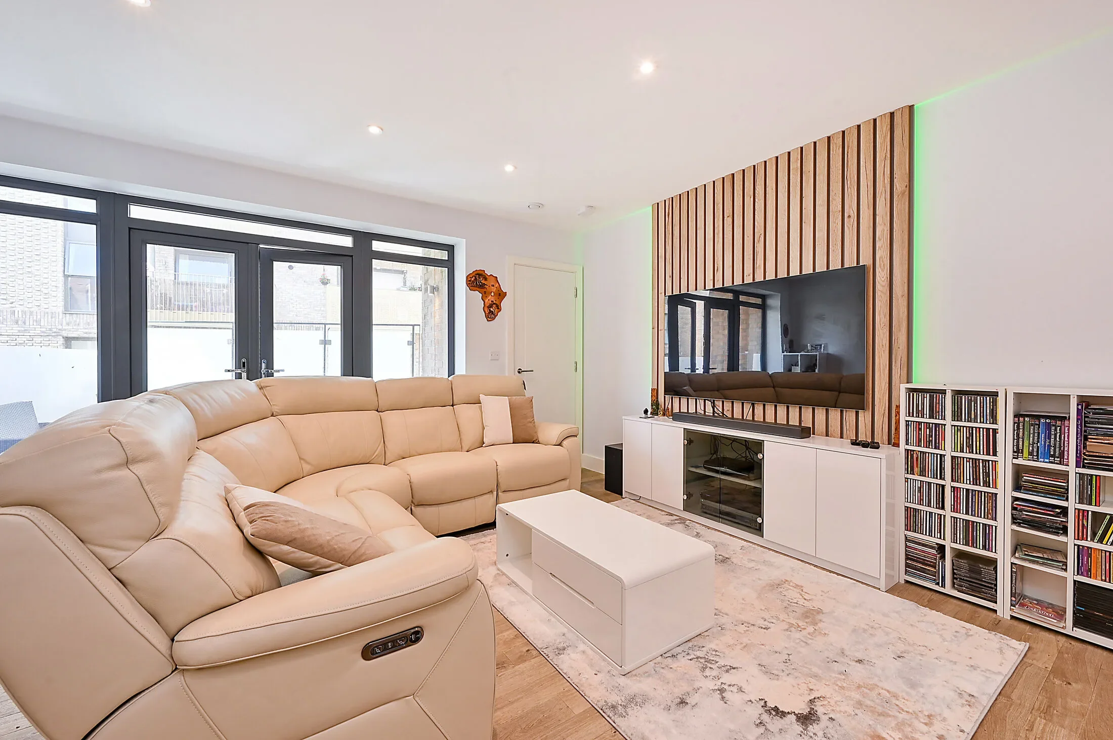 Flat Alderwick Drive in Greater London
