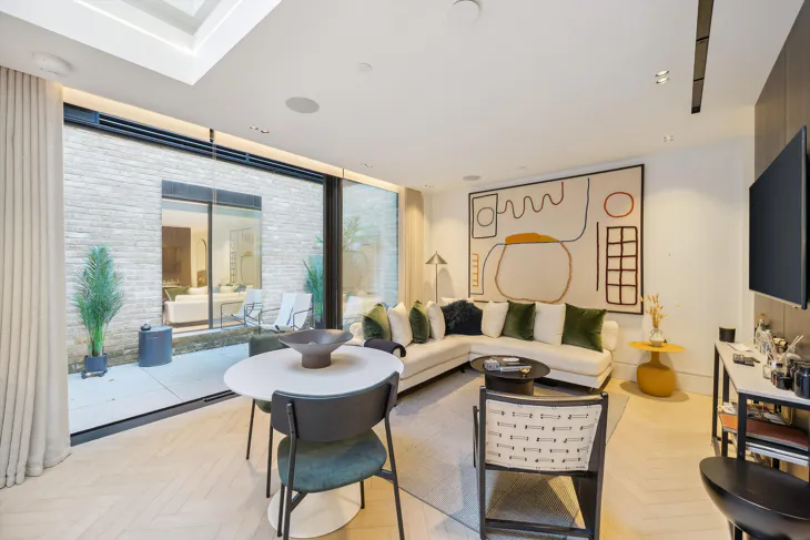 Flat Park Crescent in City of Westminster