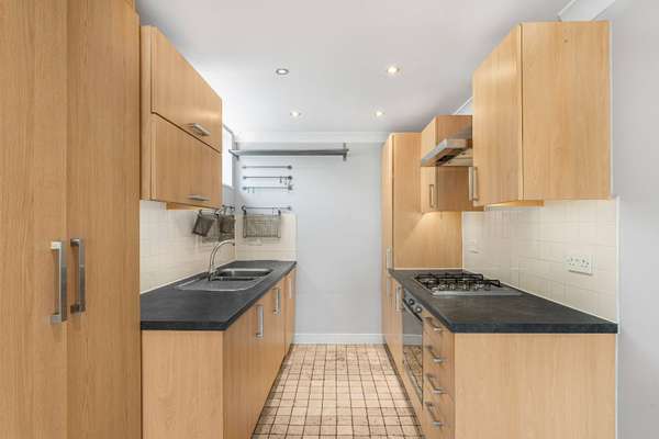 Flat Kingsland Road in Greater London