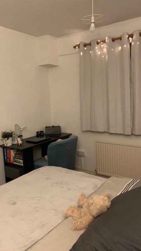 Room Alma Street in Greater London