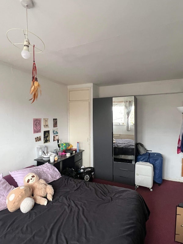 Room Alma Street in Greater London
