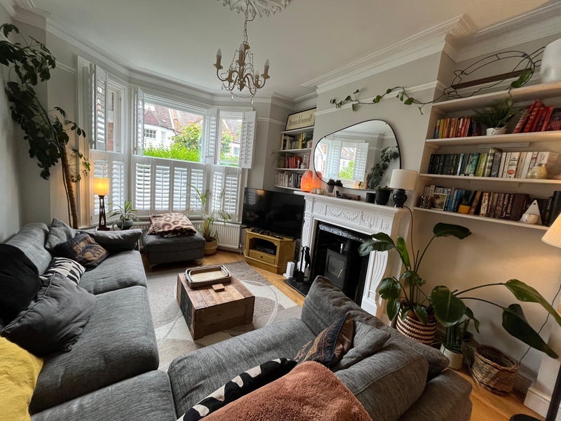 Room Chasefield Road in Greater London