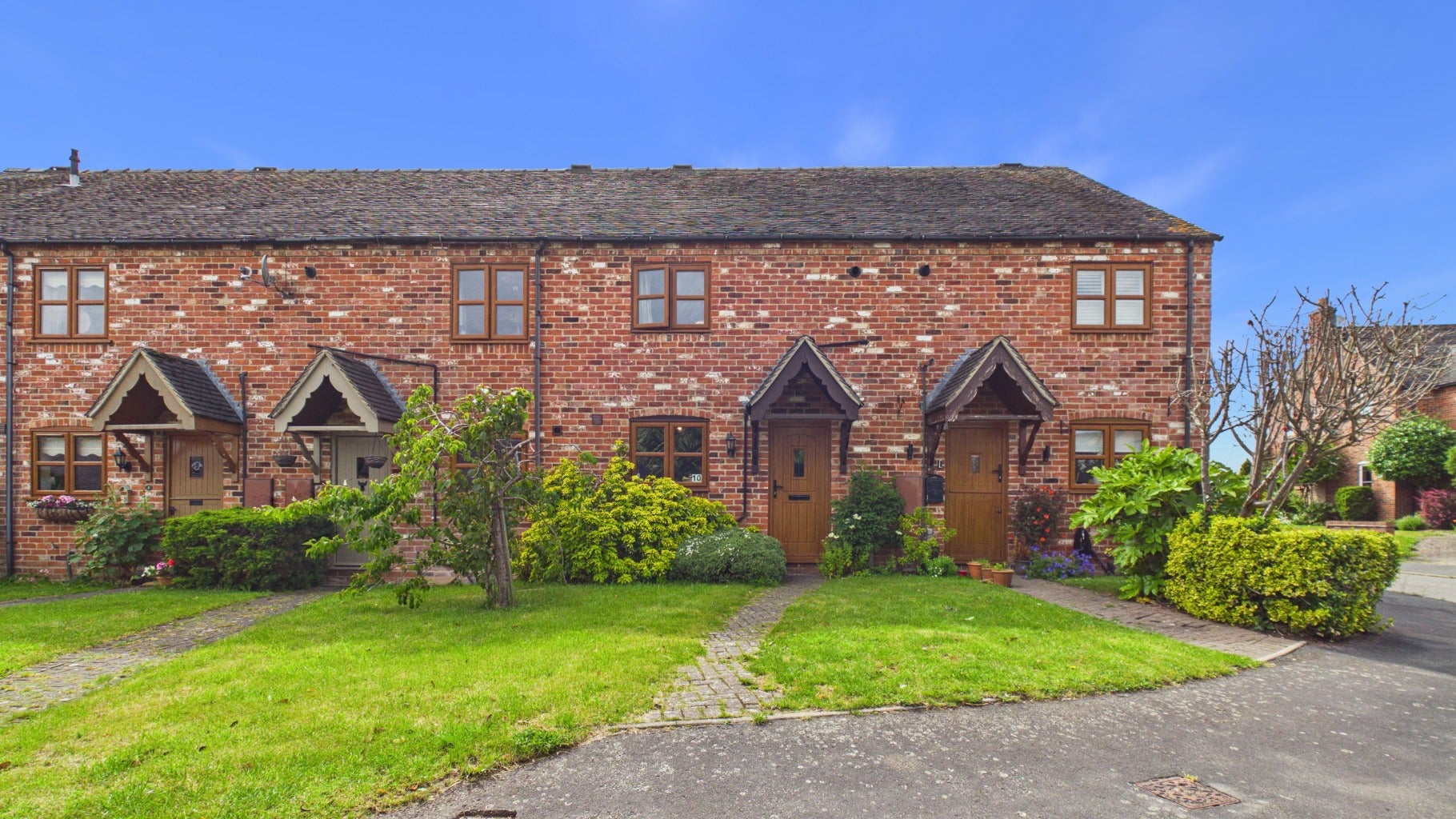 House Leyfields Farm Mews in East Staffordshire