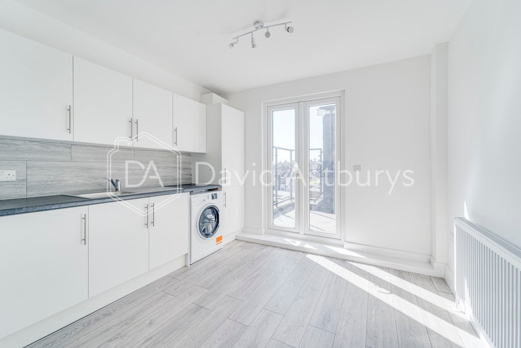 Flat Denmark Road in Greater London