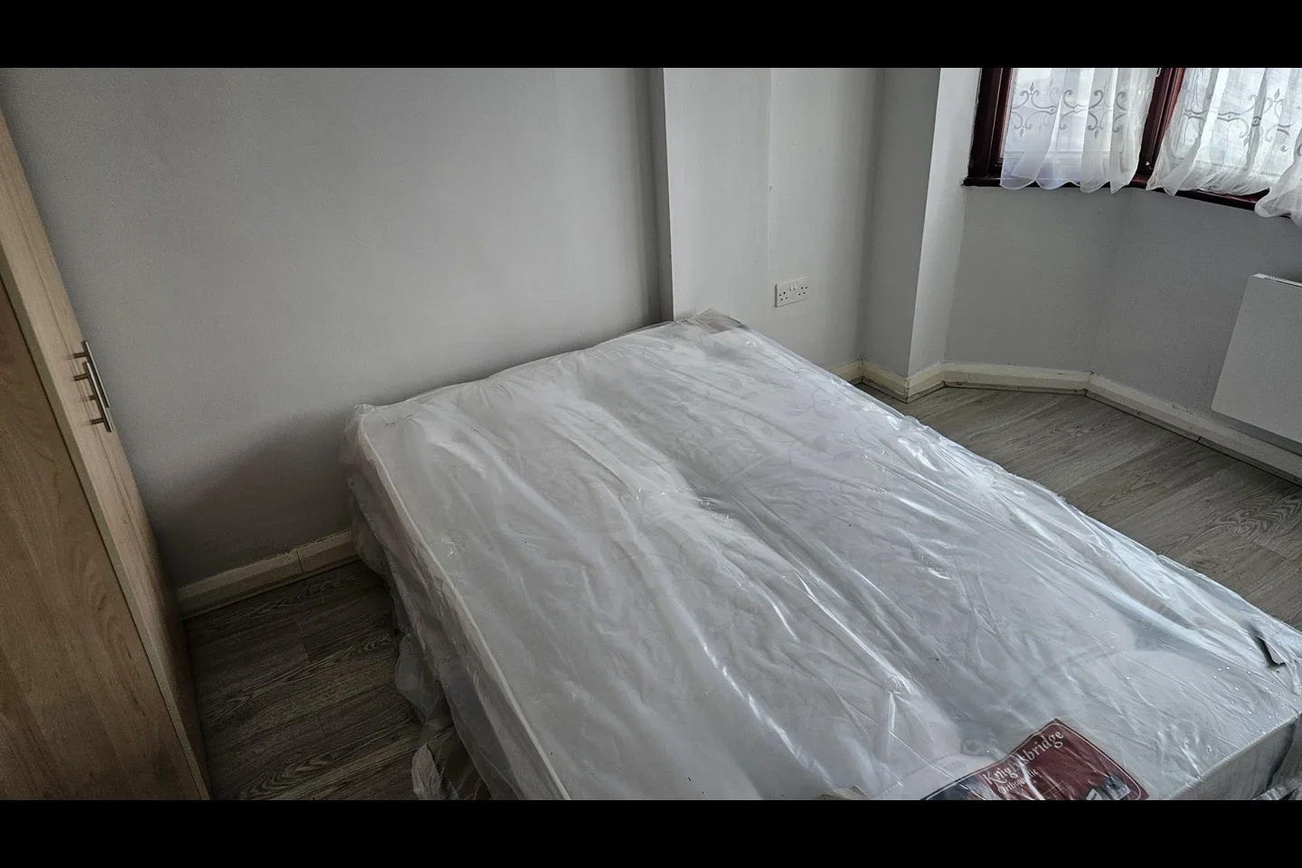 Room Derley Road in Greater London