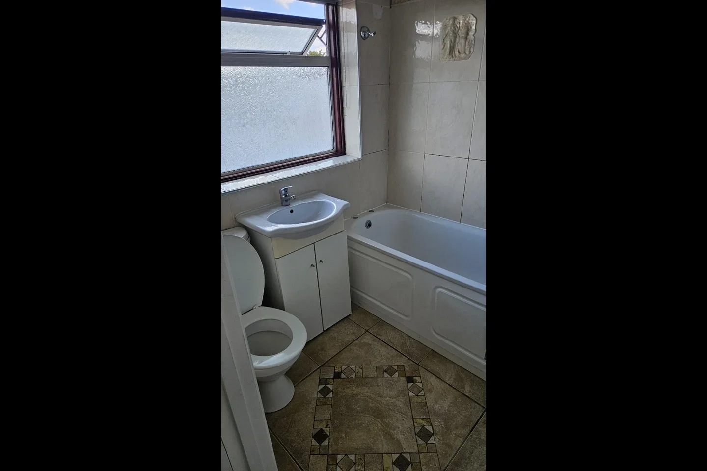 Room Derley Road in Greater London