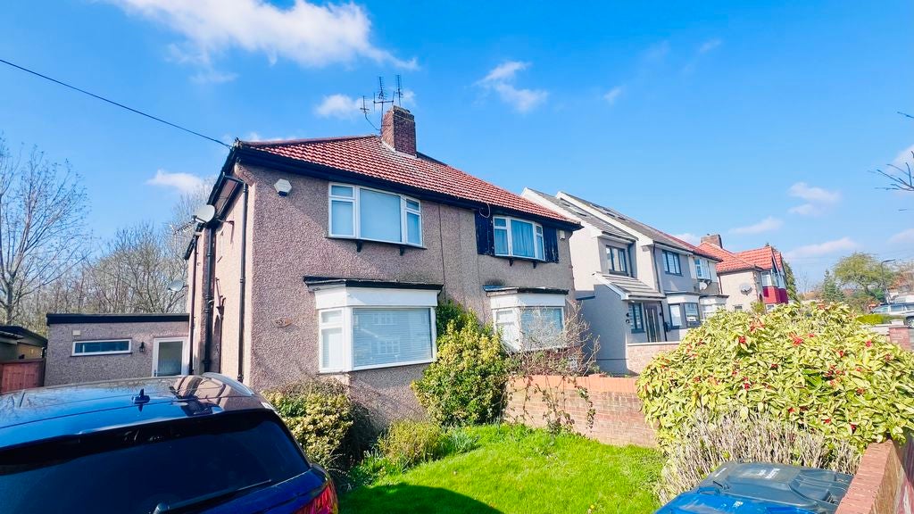 House Laughton Road in Greater London