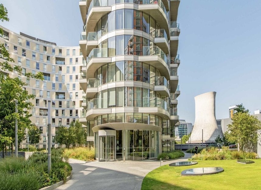 Flat Biscayne Avenue in Greater London