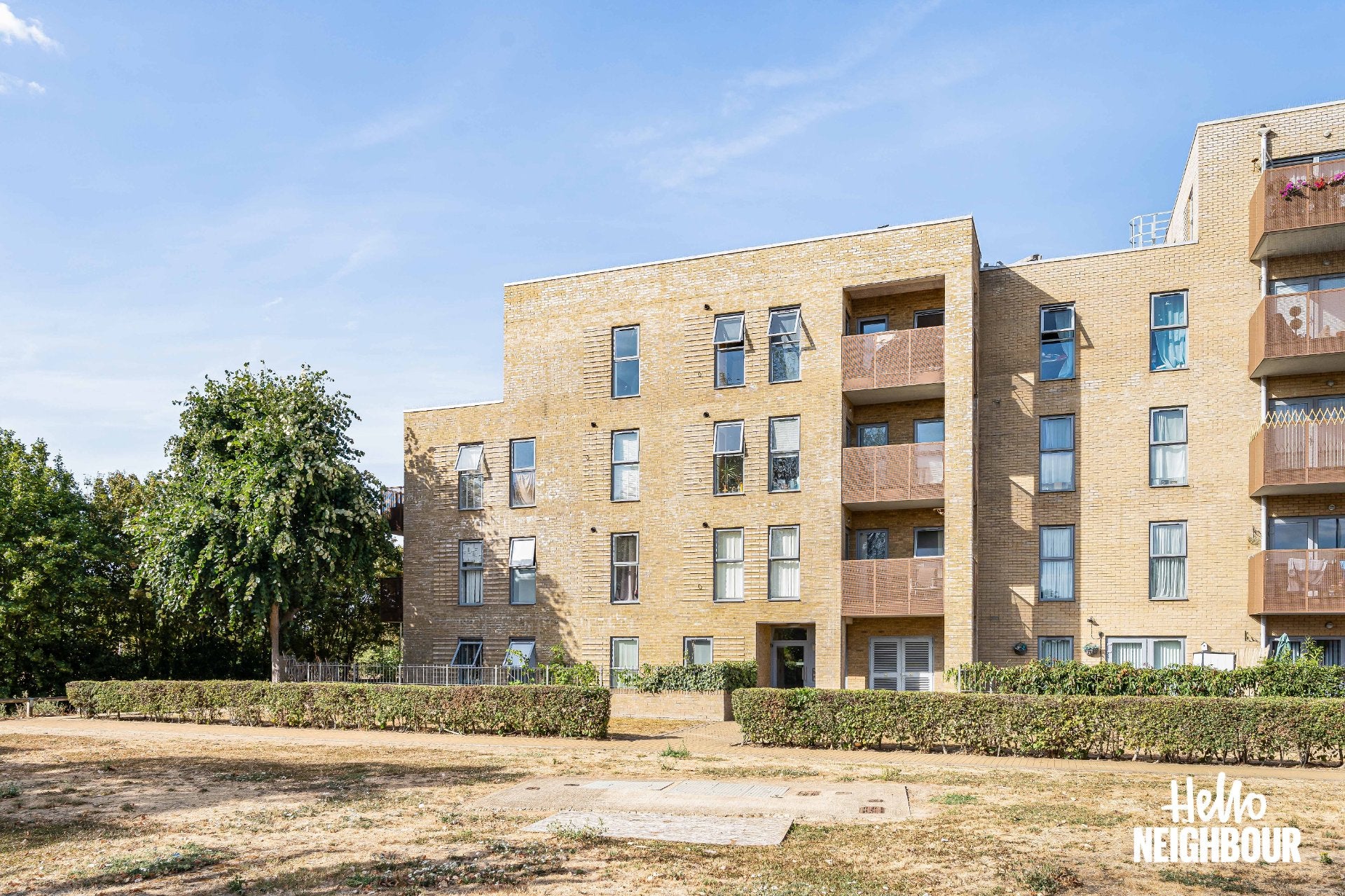 Flat Rectory Park Avenue in Greater London