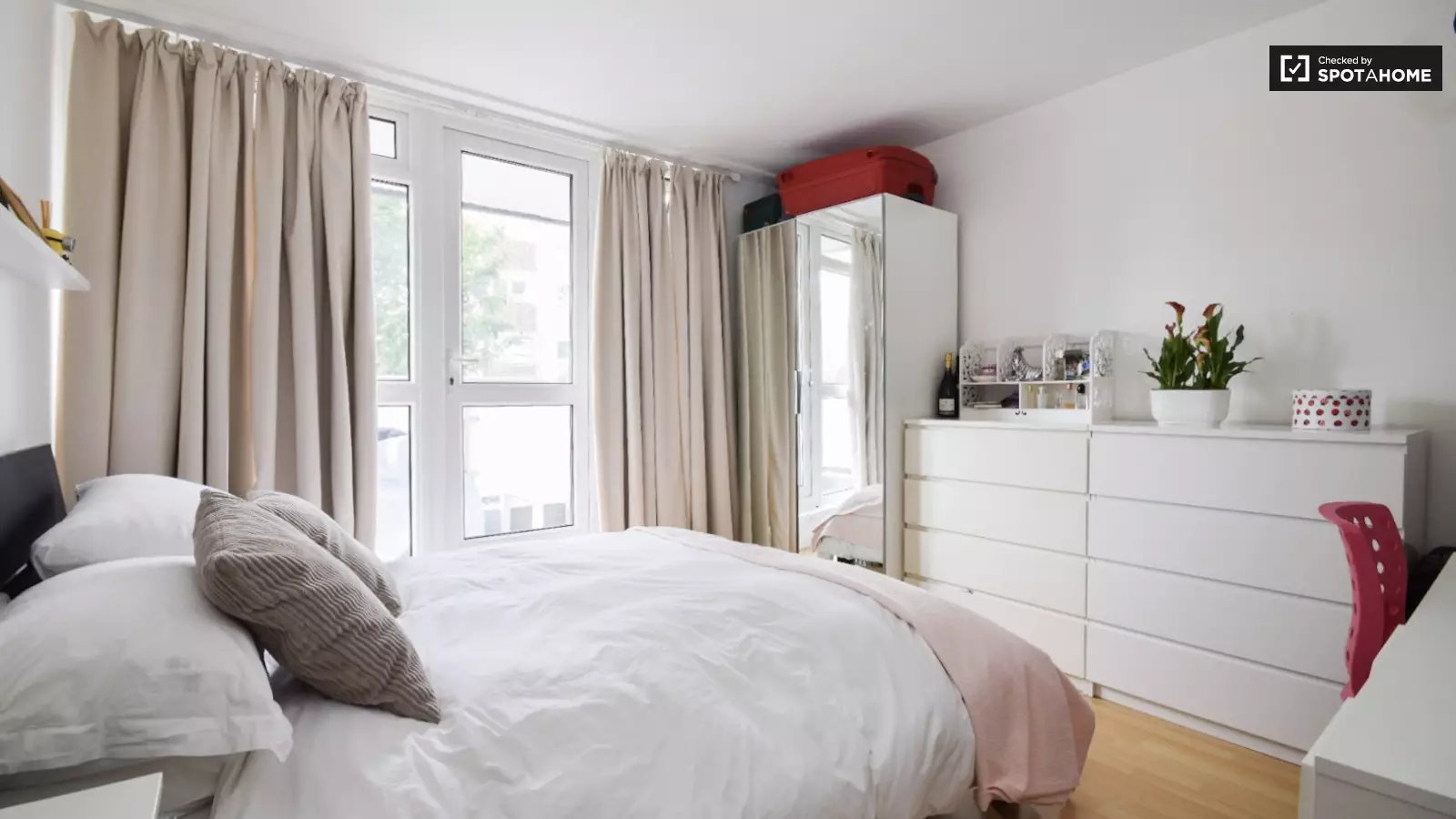 Flat Mercier Road in Greater London