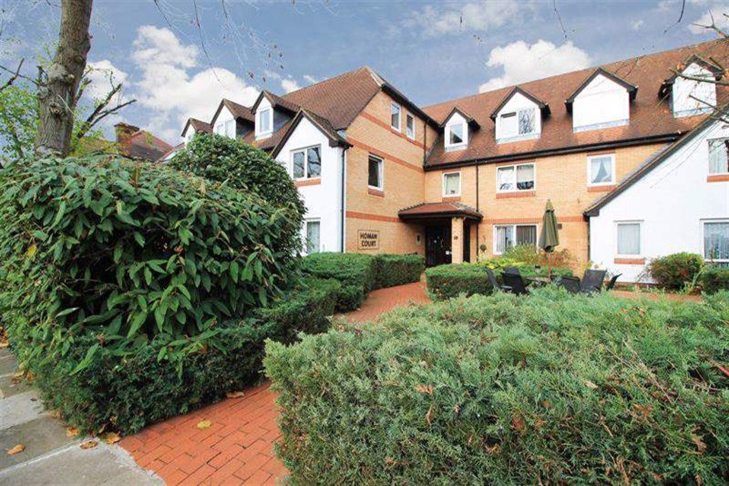 Flat Friern Barnet Lane in Greater London