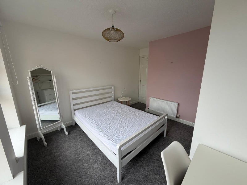 Room Carfrae Street in Glasgow