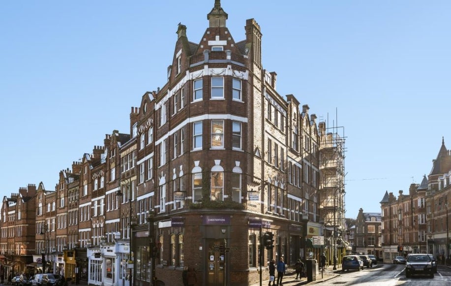 Flat Hampstead High Street in London