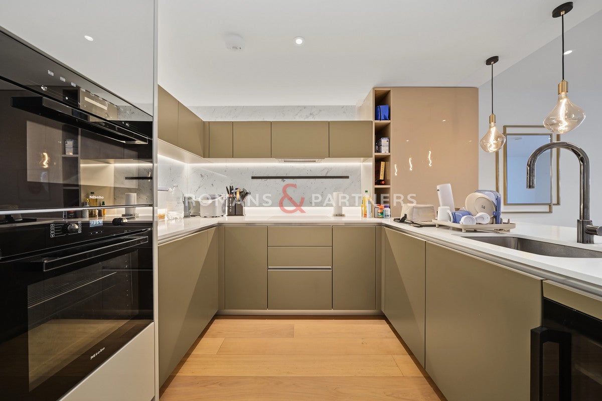 Flat Wood Lane in Greater London