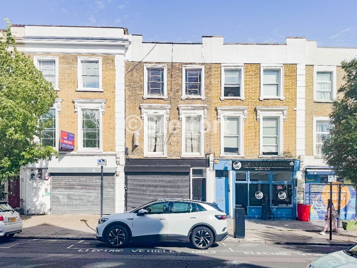 Flat Junction Road in Greater London